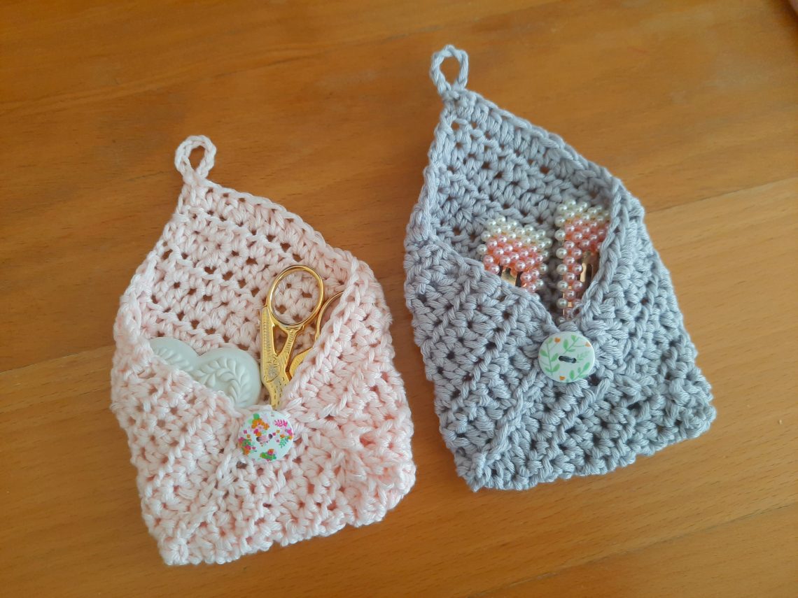 How to Crochet a Little Bag - Zeens and Roger