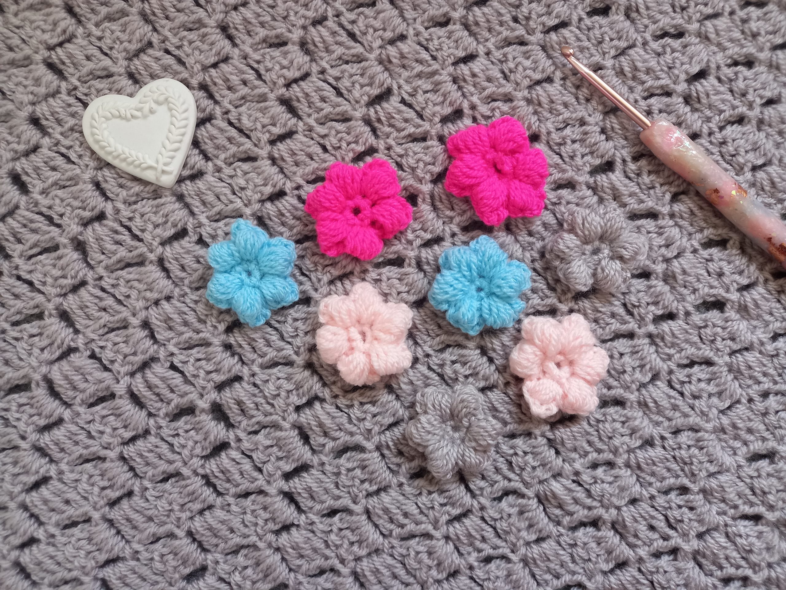 Set 3/6/9 Crochet Shades of Blue Roses Flower Applique