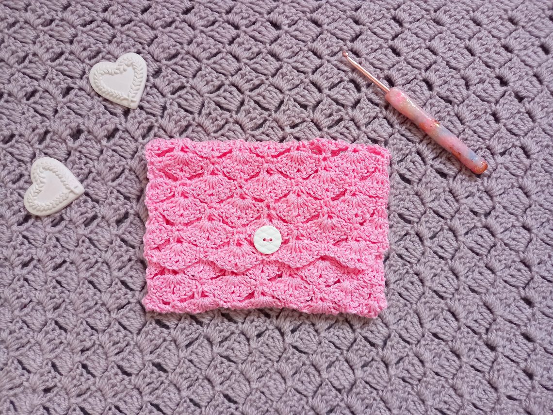 Precious Metal Crochet Clutch Bag, Free Pattern + Video - fiberfluxblog.com