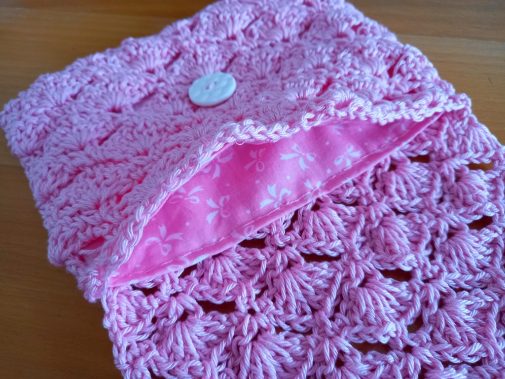 Geometric Clutch Free Crochet Pattern • Spin a Yarn Crochet