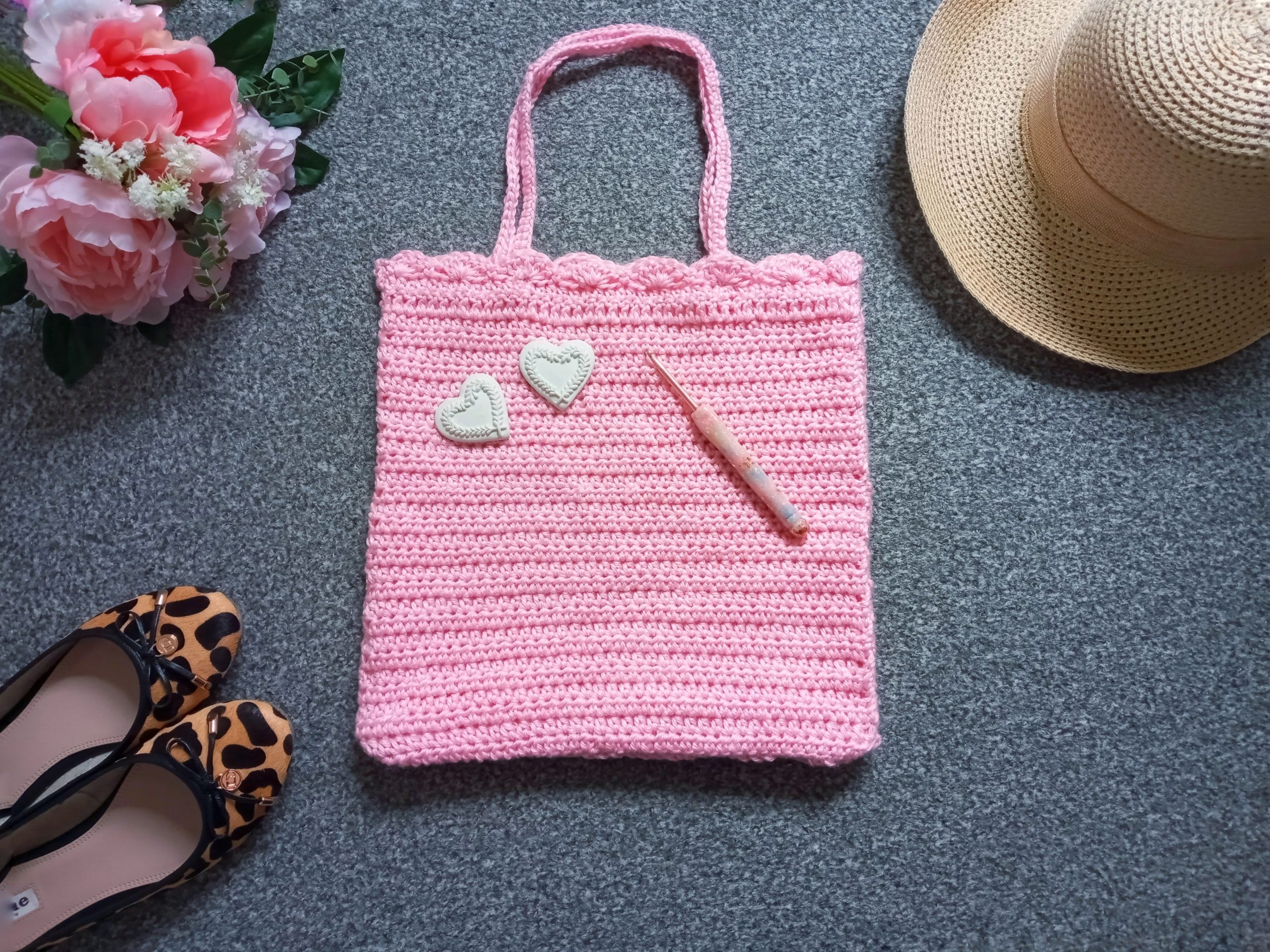Crochet Shell Purse – Tutorials & More | Crochet handbags patterns, Crochet  shell pattern, Crochet projects