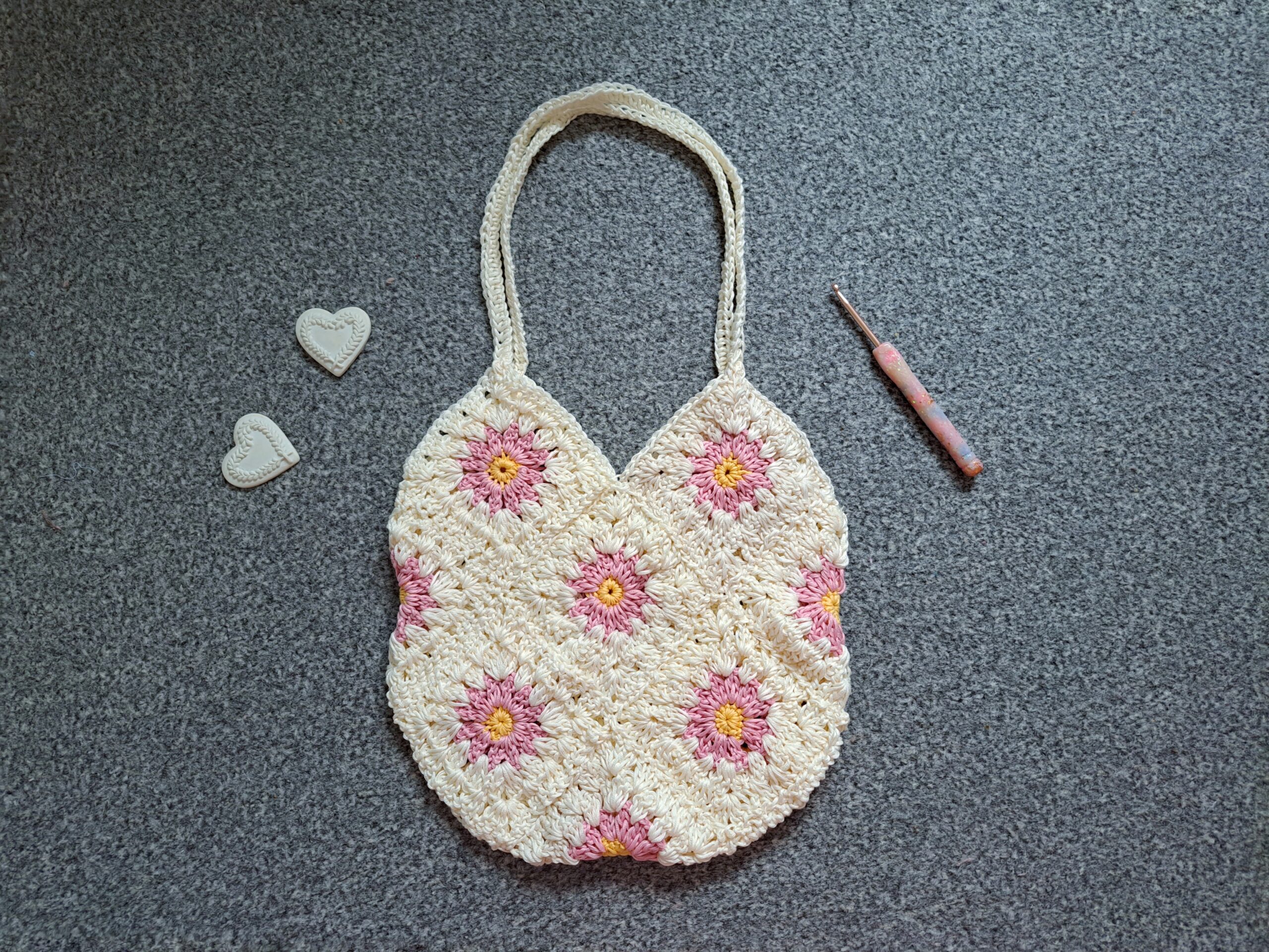 Beginner Crochet Tote Bag - Free Modern Pattern for Spring + Summer
