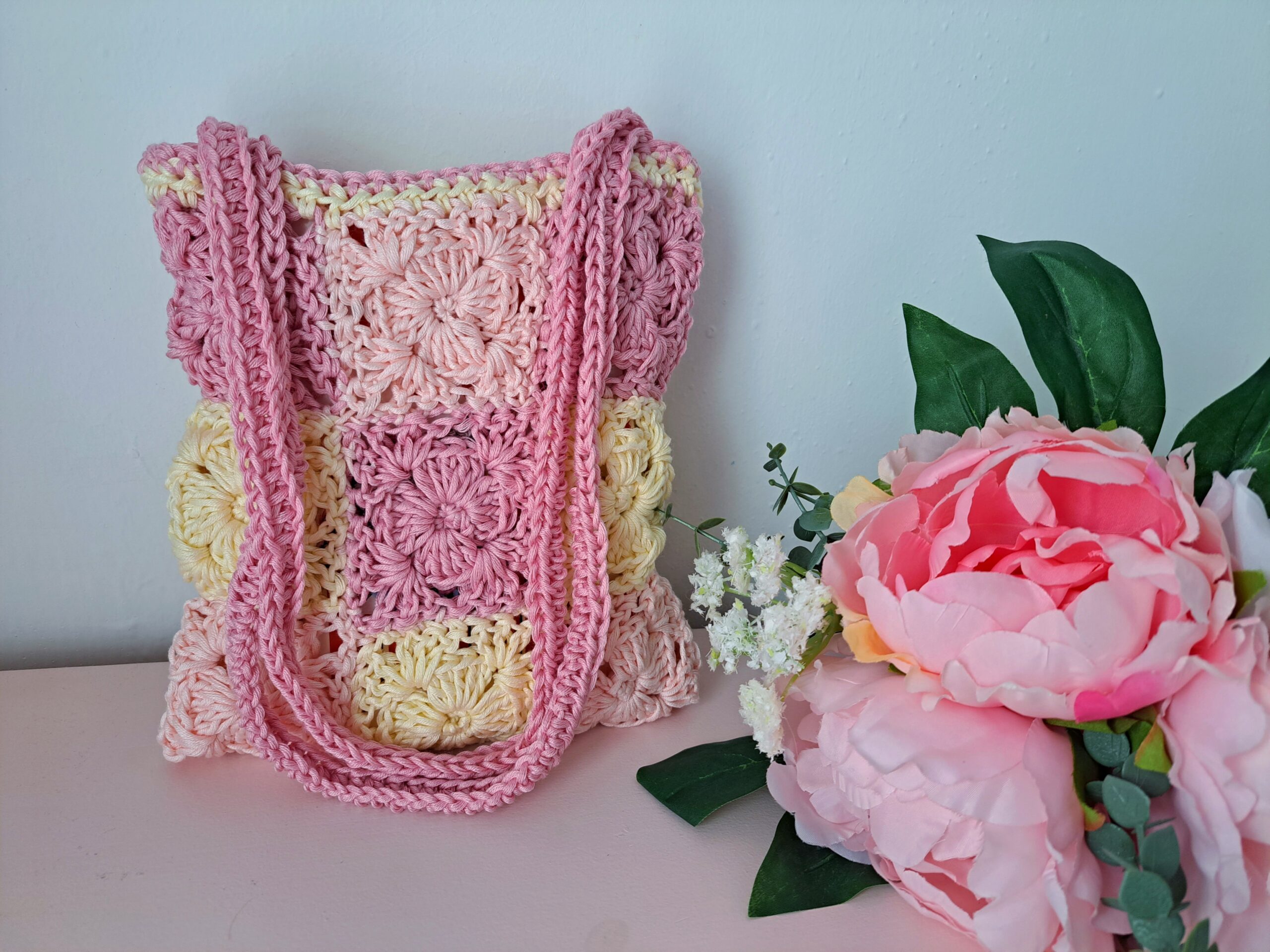 Crochet Lovely Granny Square Bag Free Pattern